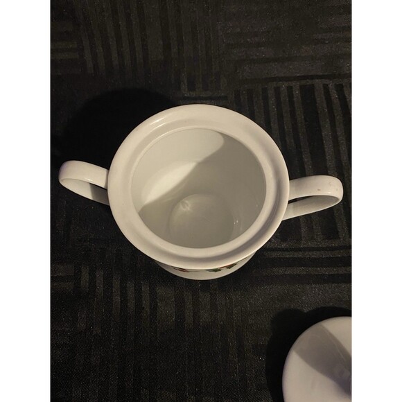 Christmas Holly Berry creamer and lidded sugar bowl set - Picture 5 of 10